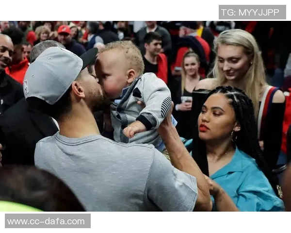 夸梅：库嫂应珍惜库里真爱而非追求外在不满