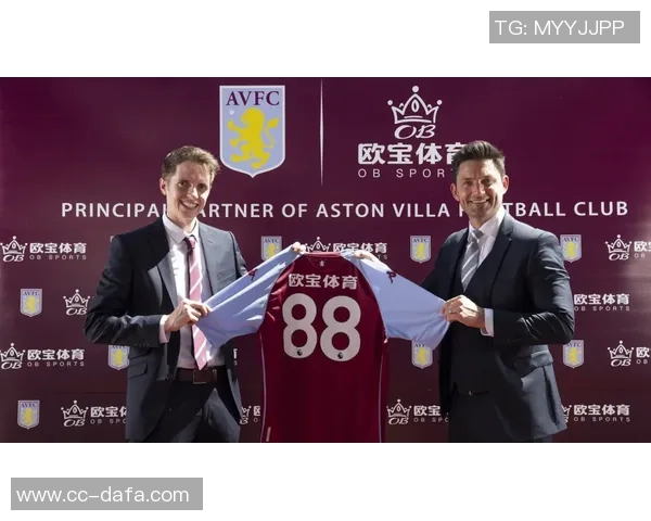 拉什福德在家观看阿斯顿维拉欧联比赛表达对老东家的支持与情感