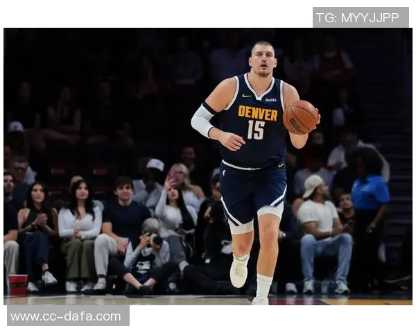 约基奇半场表现惊艳11投7中斩获17分10篮板5助攻1盖帽